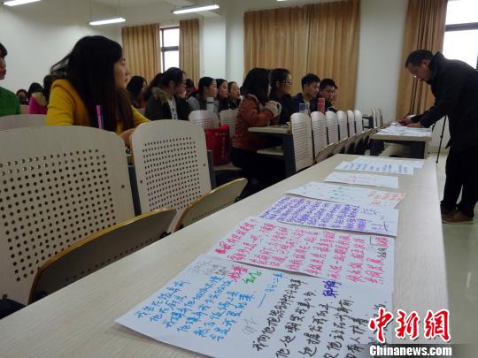 圖為鄭州師范學(xué)院“愛情心理學(xué)課”課堂。 周小云 攝