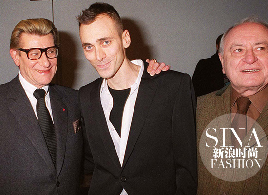 Yves-Saint-Laurent、Hedi-Slimane、Pierre-Bergé在Dior后臺的合影