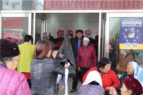 現(xiàn)場真是的人山人海，只能用太火爆三個字形容了！