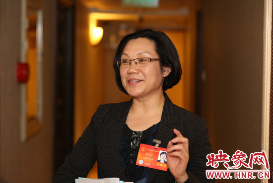 全國人大代表、商丘市實驗小學校長高阿莉做客映象網(wǎng)兩會微視。