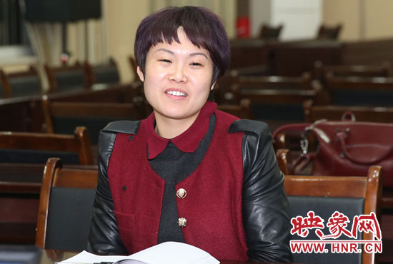 “焦裕祿式好干部”楊艷敏接受采訪。