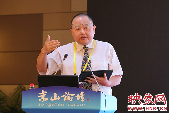 清華大學(xué)國學(xué)院副院長劉東演講。