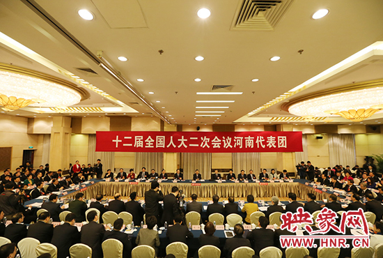 3月5日下午，第十二屆全國人代會河南代表團(tuán)召開全體會議，議論政府工作報告。