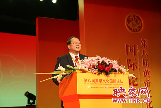臺灣大學哲學系教授、美國耶魯大學哲學博士傅佩榮做演講