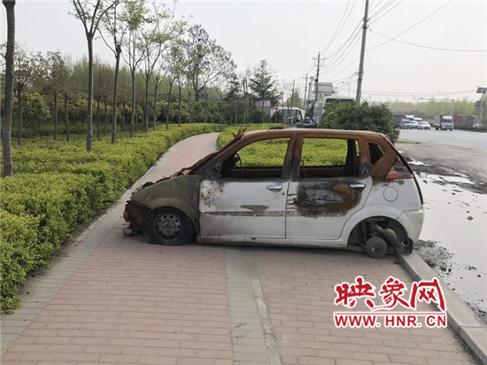 轎車自燃后"霸占"生態(tài)廊道數月
