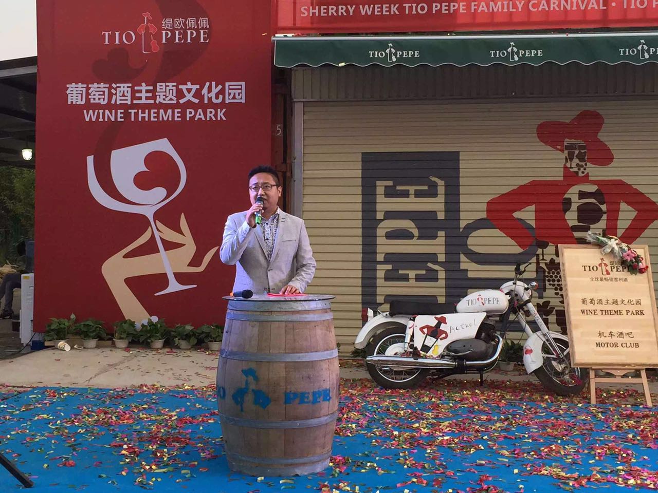 我們的巖歐巴出場嘍！真的是迷倒臺下一片！