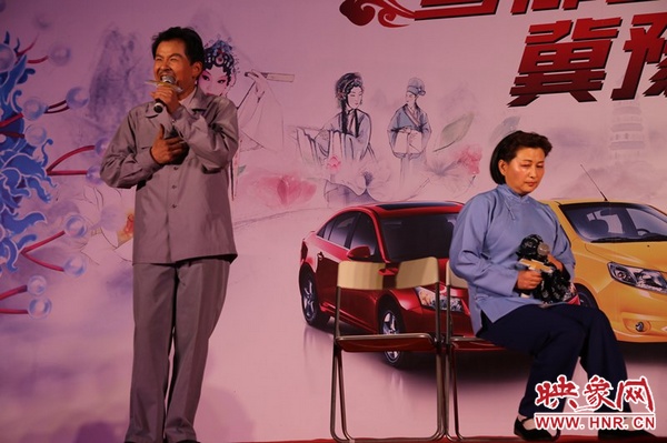 戲曲演員劉海功表演的《月下相會》經(jīng)典生動，詼諧幽默。