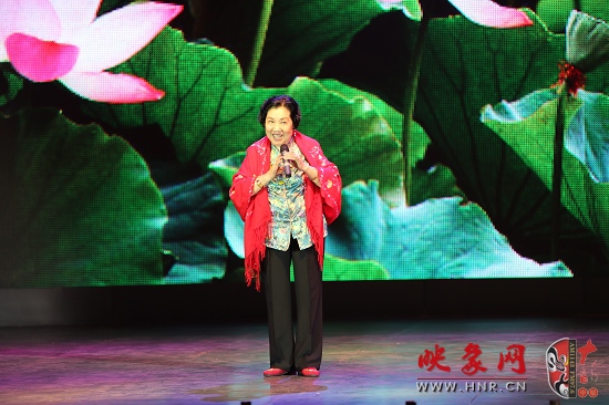 著名越調(diào)表演藝術(shù)家、越調(diào)皇后毛愛(ài)蓮演唱《白奶奶醉酒》選段“好一個(gè)俊俏的趙鳳英”