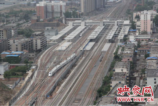 本次運(yùn)行試驗(yàn)由2列CRH2A型動(dòng)車(chē)組擔(dān)當(dāng)，計(jì)劃試驗(yàn)速度為每小時(shí)200公里。
