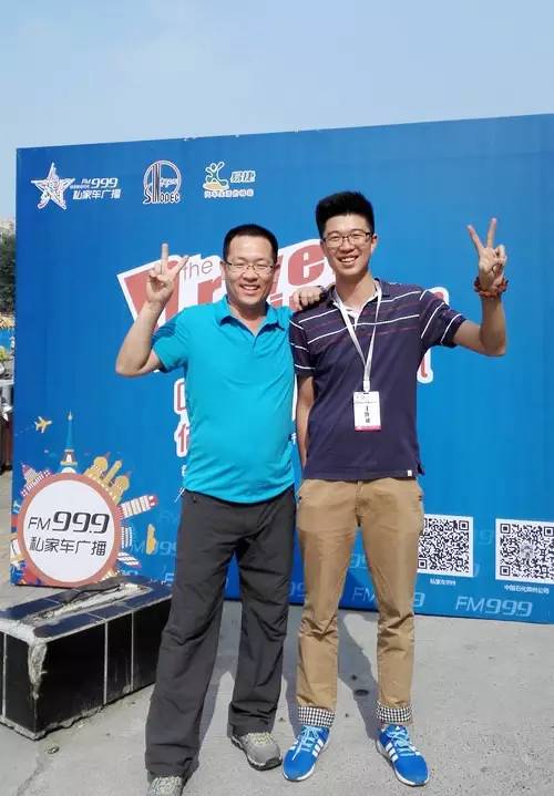 主播鄭強(qiáng)，這兩條大長(zhǎng)腿，恩…適合去學(xué)游泳