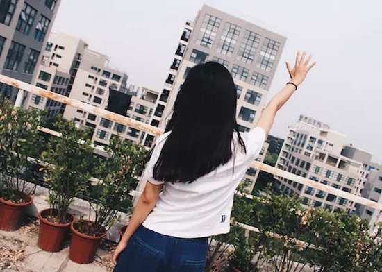 你問我要去向何方，我指向天空的方向。