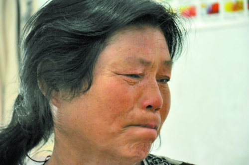 談及女兒的病情，王學鳳不禁哭了出來