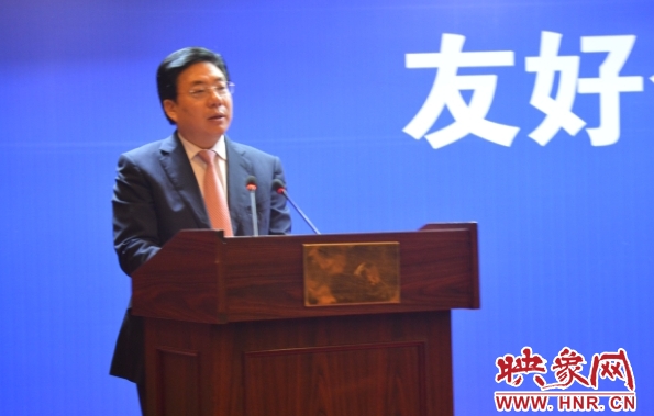 市委副書(shū)記、市長(zhǎng)李柳身出席簽約儀式并講話
