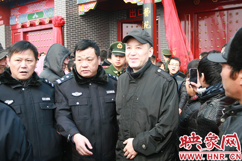 郭達現(xiàn)身馬街書會現(xiàn)場。