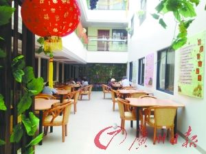 某酒店式養(yǎng)老院的開放餐廳。羅樺琳/圖