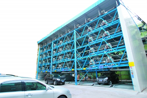 商務(wù)廳（北院）內(nèi)新建一個(gè)立體停車場，有68個(gè)停車位，但目前停車率不高。