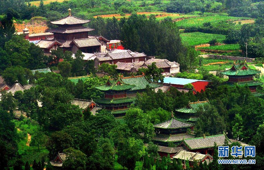 　從少林寺對(duì)面的山峰上俯瞰少林寺常住院的全貌(2012年8月4日攝)。