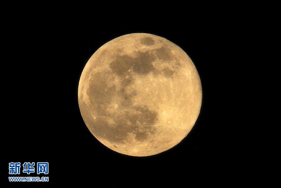 6月23日晚，云南省昆明市上空的圓月。