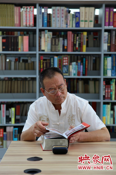 圖書館內(nèi)巨大的存書量，能讓鄭州市民盡情感受閱讀的快樂。