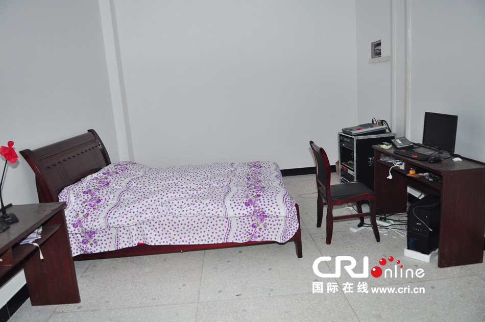 2013年10月21日，長(zhǎng)沙云蓋村欠債千萬(wàn)新建的豪華村部樓。