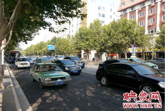 “無車日”仍有許多私家車主選擇開車上路。