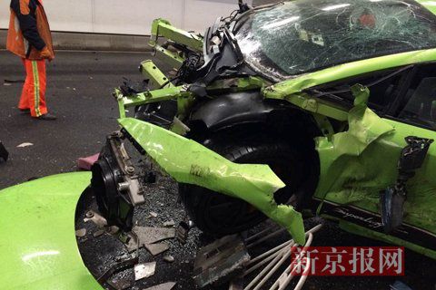一輛蘭博基尼與一輛法拉利發(fā)生事故，現(xiàn)場(chǎng)狀況慘烈