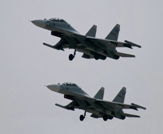 資料圖：解放軍蘇-30戰(zhàn)機編隊飛行。