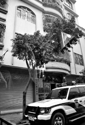 已經(jīng)被免職的陸豐“房爺”違規(guī)私用警車。