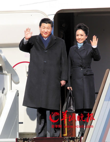 國(guó)家主席習(xí)近平首次出訪俄羅斯，夫人彭麗媛陪同。