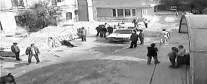 警車視而不見。（視頻截圖）