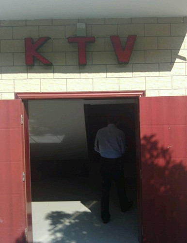 陜西留壩縣委黨校內(nèi)KTV。網(wǎng)友微博截圖