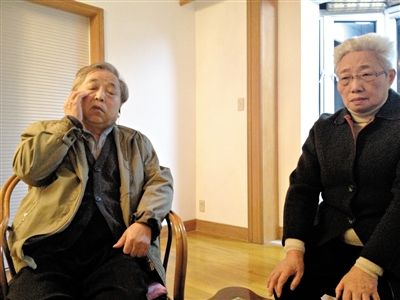 前晚，年過(guò)七旬的劉光嘉及妻子向記者講述強(qiáng)拆經(jīng)過(guò)。
