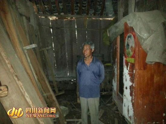 王本余的堂兄王本武向四川新聞網(wǎng)記者介紹王本余還剩下的財(cái)物。