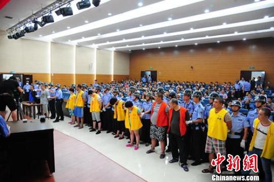 徐州市中級(jí)人民法院召開(kāi)毒品犯罪案件集中宣判大會(huì),11名被告人被判處死刑、無(wú)期徒刑和有期徒刑不等。