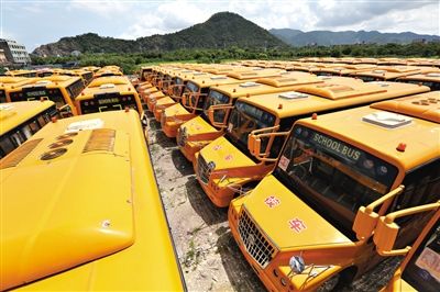 8月28日，浙江溫嶺，擱置農(nóng)村近1年的校車。