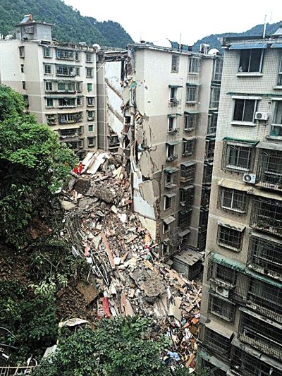  昨日，貴陽(yáng)市云巖區(qū)一棟9層居民樓垮塌，16人失聯(lián)。新華社發(fā)