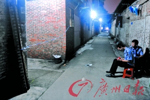 事發(fā)出租屋前拉起了警戒線，警方正在現(xiàn)場調(diào)查。記者陳楓攝