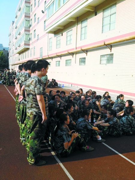 女孩們說(shuō)，這道“人影陰涼”，為高中時(shí)代的記憶鑲上了一顆珍珠 網(wǎng)友供圖