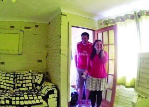 新婚夫婦收“最惡搞”賀禮:房間被貼萬(wàn)張便利貼