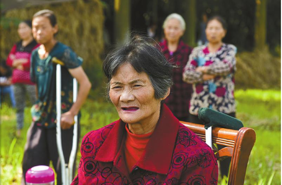七旬老人狀告四子女，要求他們常回家看看