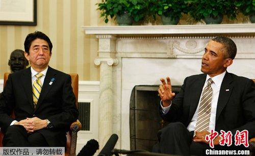 　正在美國(guó)訪問的日本首相安倍晉三2月22日在白宮與奧巴馬進(jìn)行首次會(huì)晤。
