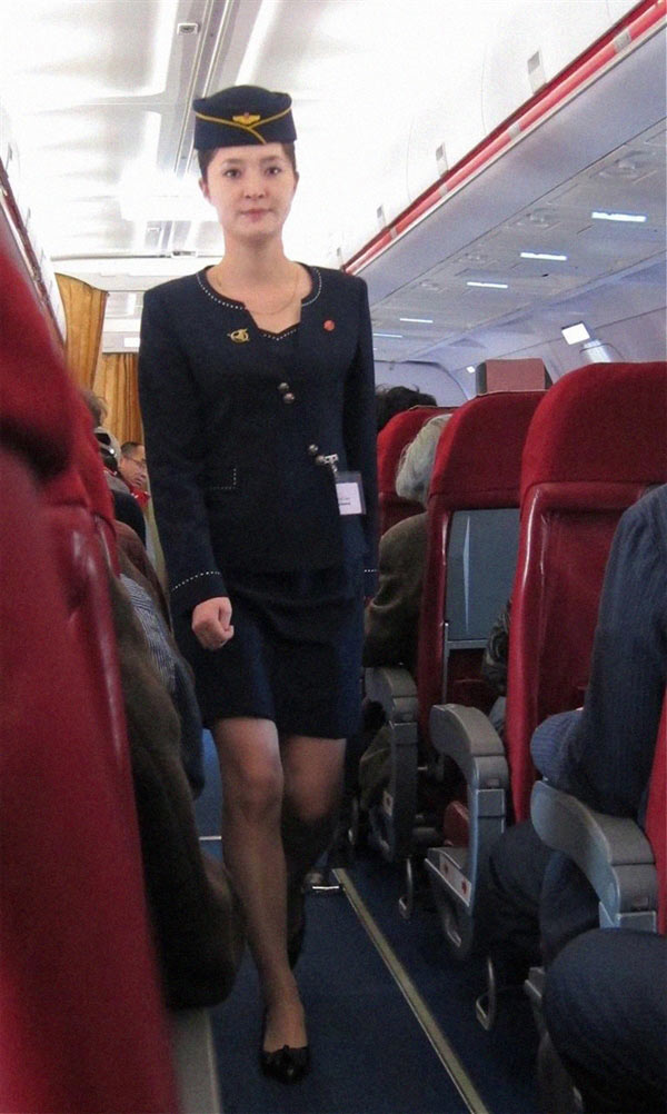 朝鮮領(lǐng)導(dǎo)人金正恩最近下令國營高麗航空的女空服員改穿比較短、比較緊的裙子。
