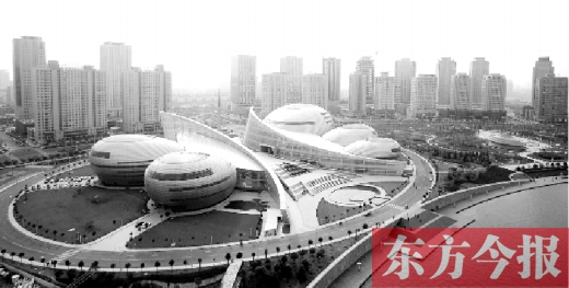 隨著鄭州經(jīng)濟(jì)的發(fā)展，鄭州的城市建設(shè)也煥發(fā)出勃勃生機(jī)