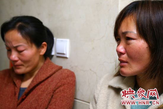 提及現(xiàn)狀，柴小快的女兒不住流淚。