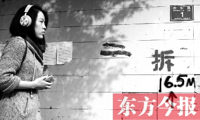 昨日，東方今報記者走訪農(nóng)業(yè)路沿線，看見“拆”字已上墻