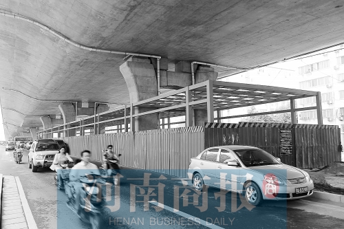 建設(shè)中的隴海路快速公交站臺(tái)，這條線(xiàn)路或取名B5
