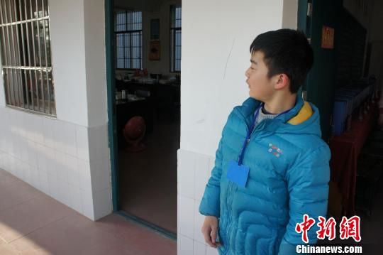對于幾年如一日照顧他的同學(xué)余興泉，14歲的左臣心里充滿了感激。 李俊杰 攝