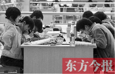 專(zhuān)家認(rèn)為，內(nèi)地高校對(duì)學(xué)生創(chuàng)造性、自主性的培養(yǎng)不及港校