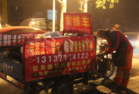 鄭州繁華的夜晚很美，但孫德坤卻無暇享受