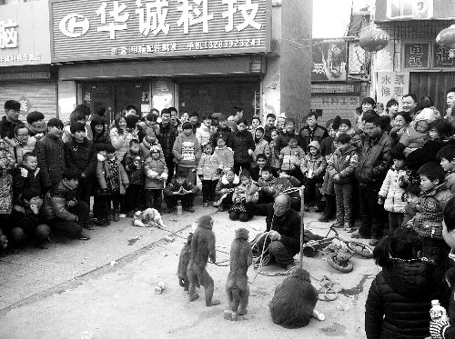 比春運更擠的地方是?？h廟會(組圖)